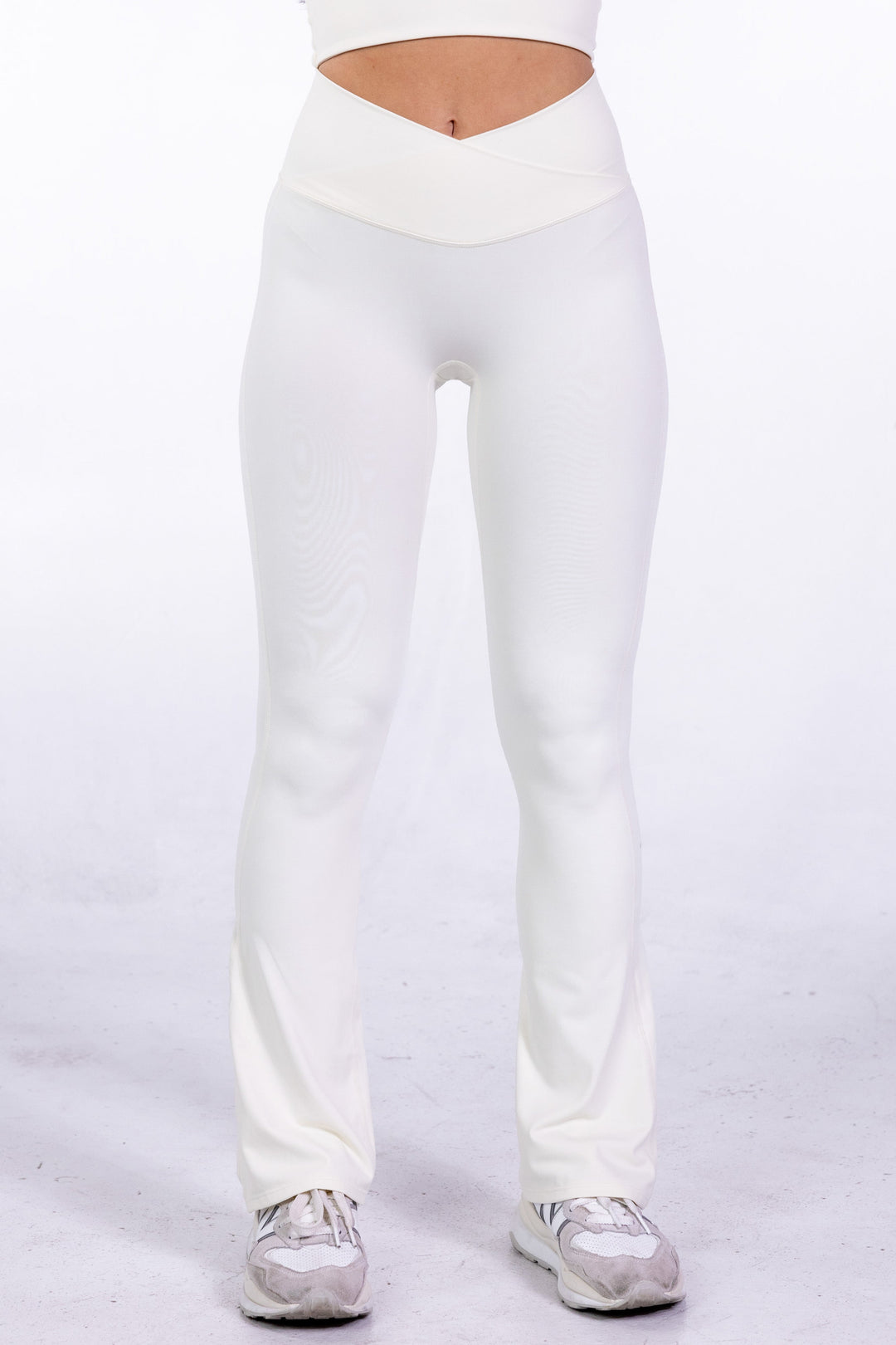 WEAR_ACTIVE_CROSSOVER_FLARE_WHITE